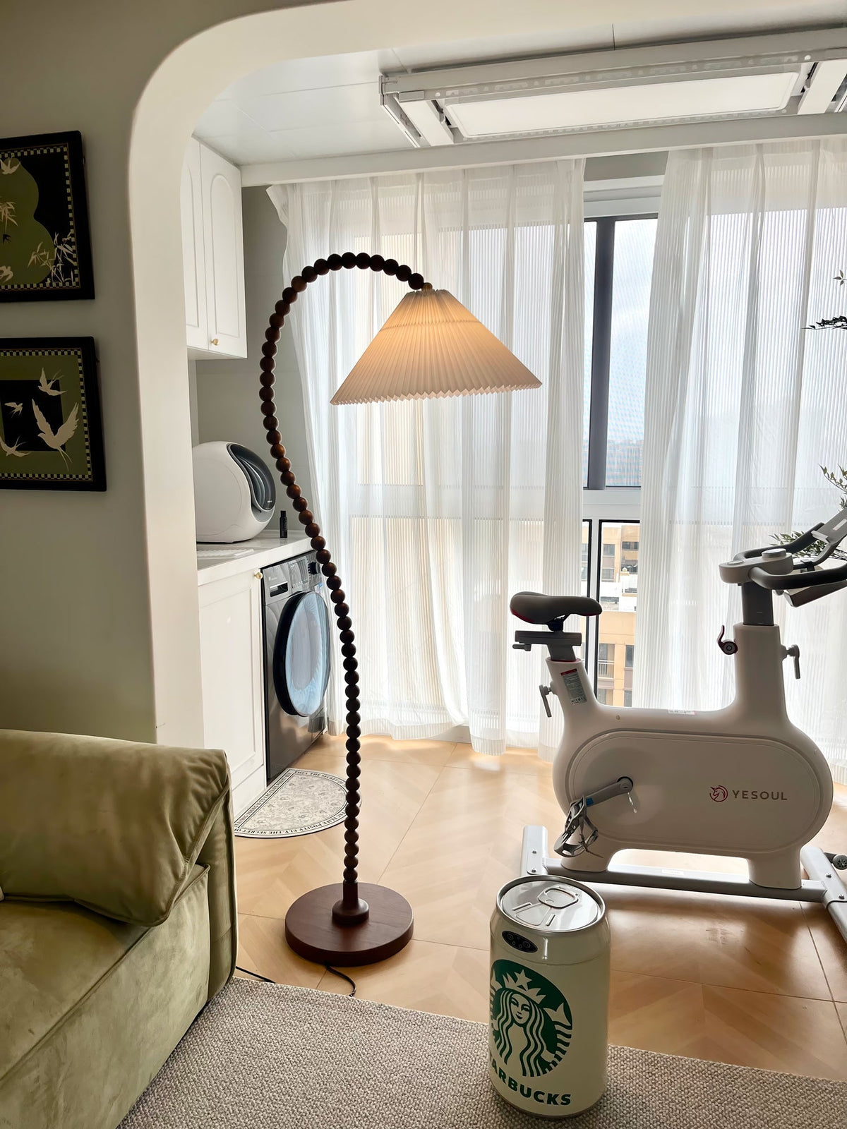 Nadia moderne gulvlampe i træ