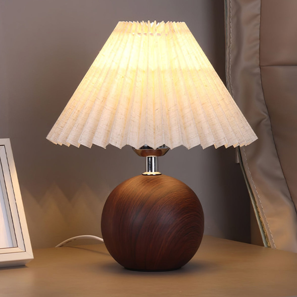 Candeeiro de mesa com esfera de madeira Zesilon