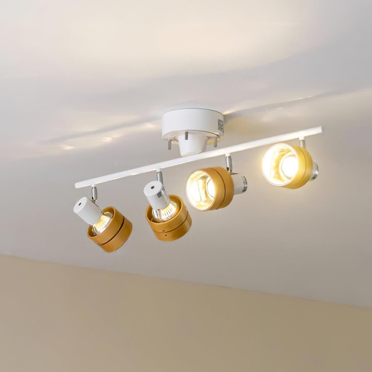 Elsorila elegant justerbar spot-loftlampe i træ