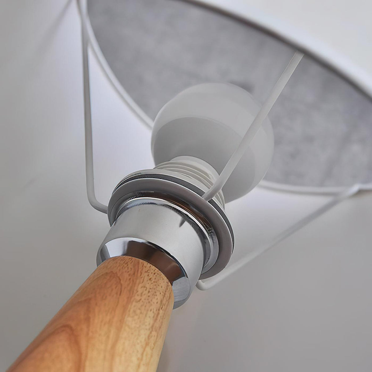 Aldalina Drift bordslampa med trävas