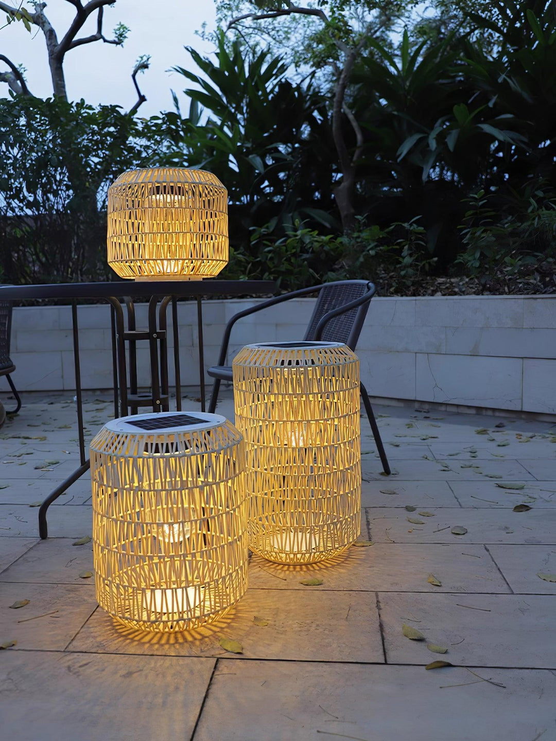Candeeiro de exterior em rattan entrançado