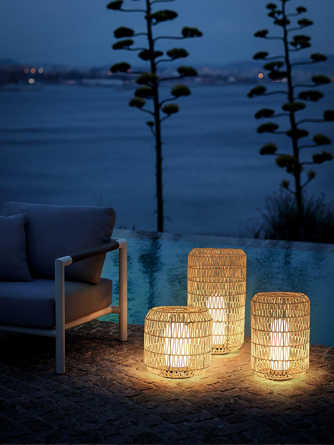 Candeeiro de exterior em rattan entrançado