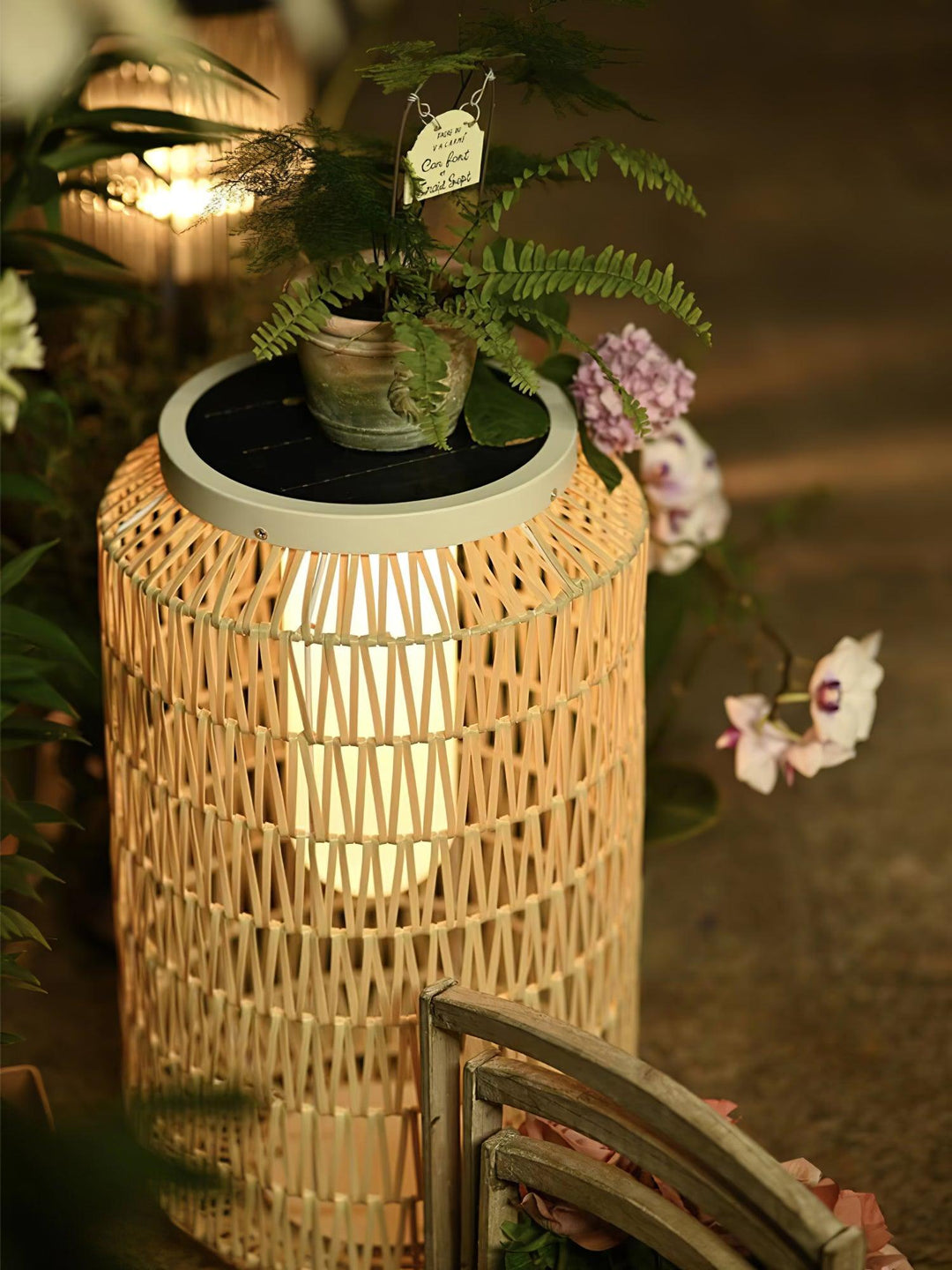 Candeeiro de exterior em rattan entrançado
