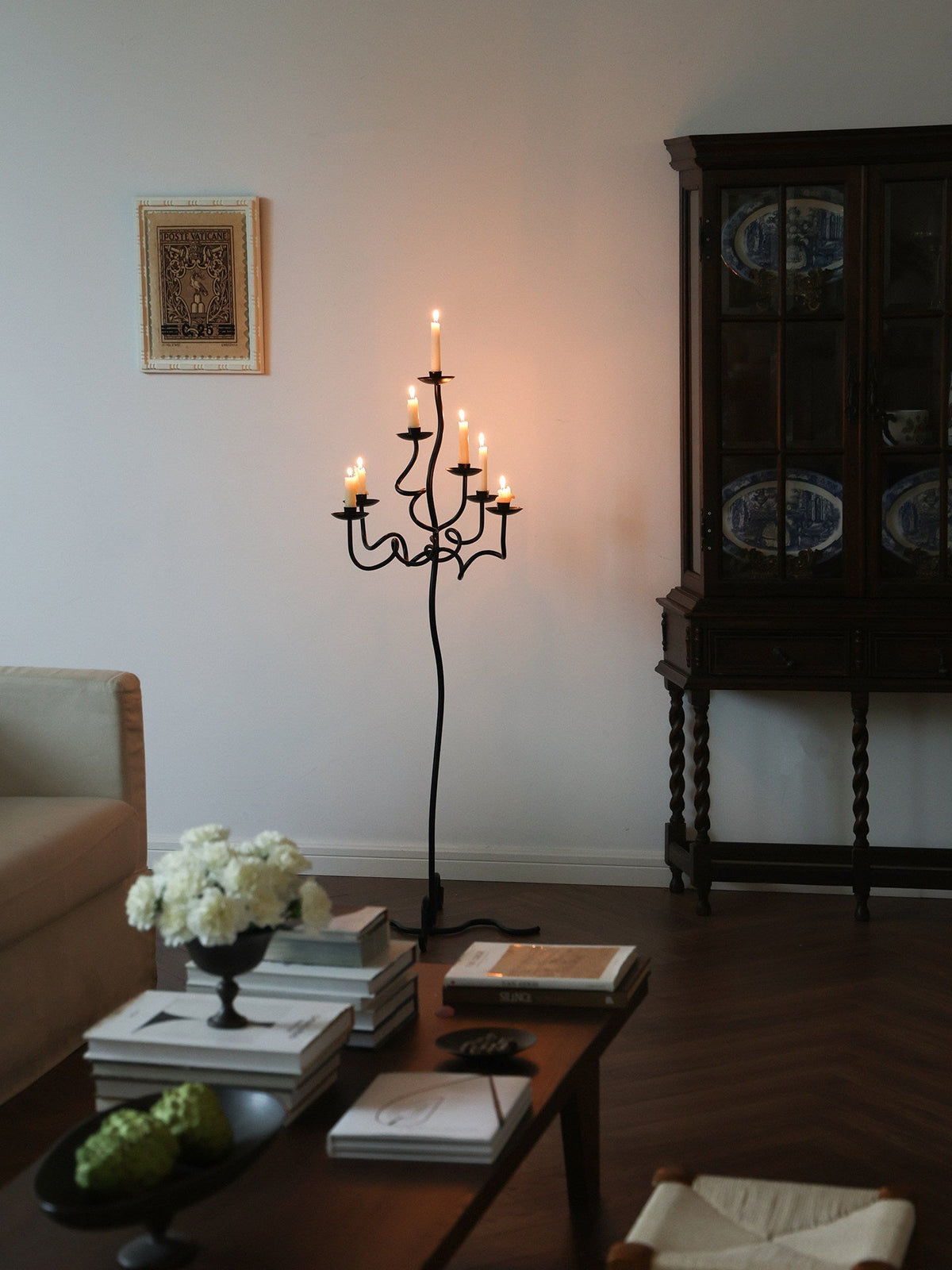 Candelabro de chão em ferro forjado à mão