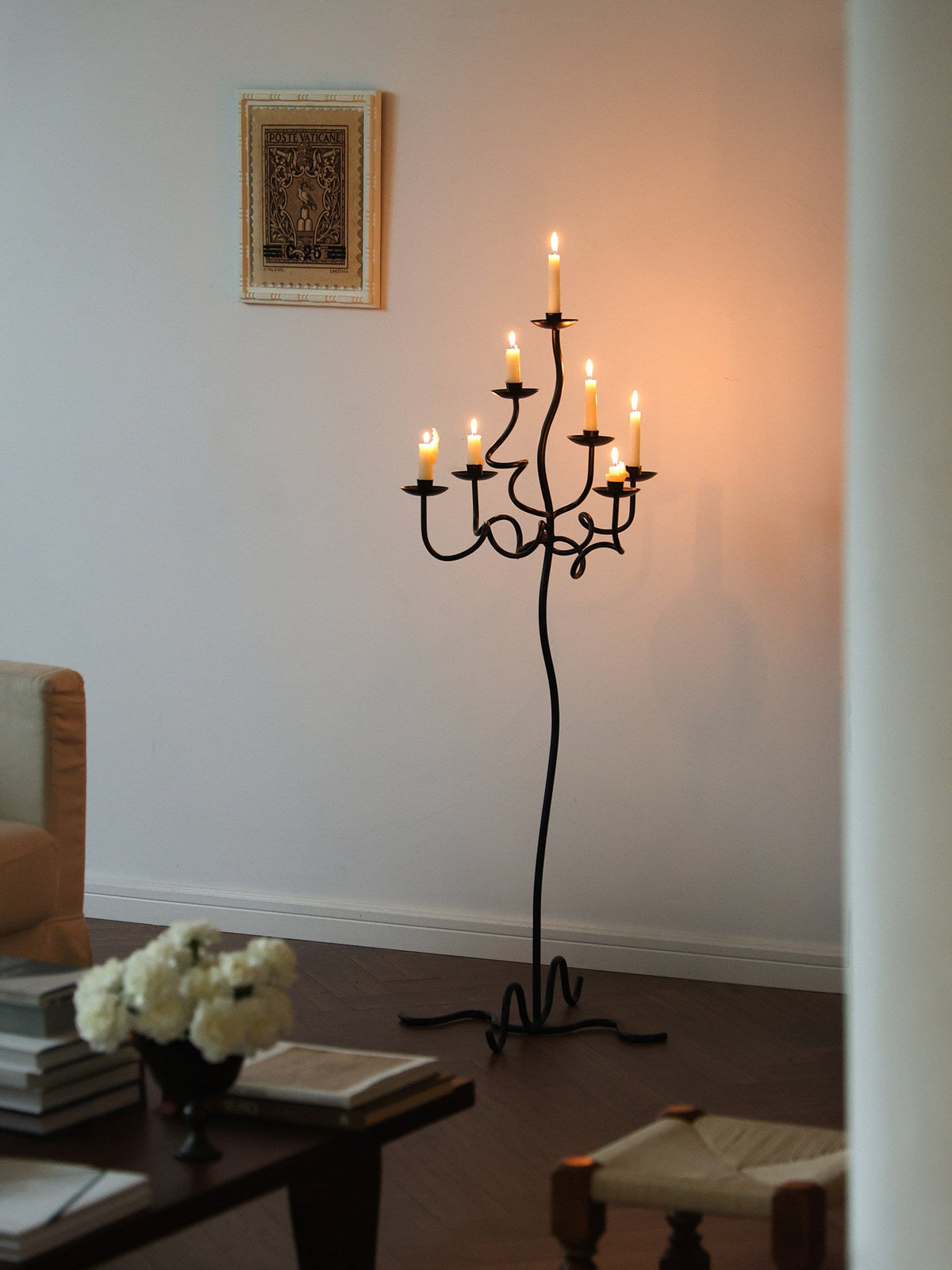 Candelabro de chão em ferro forjado à mão