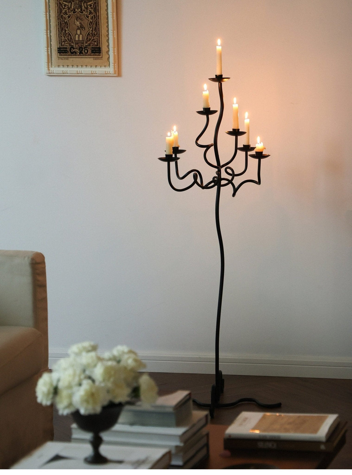 Candelabro de chão em ferro forjado à mão