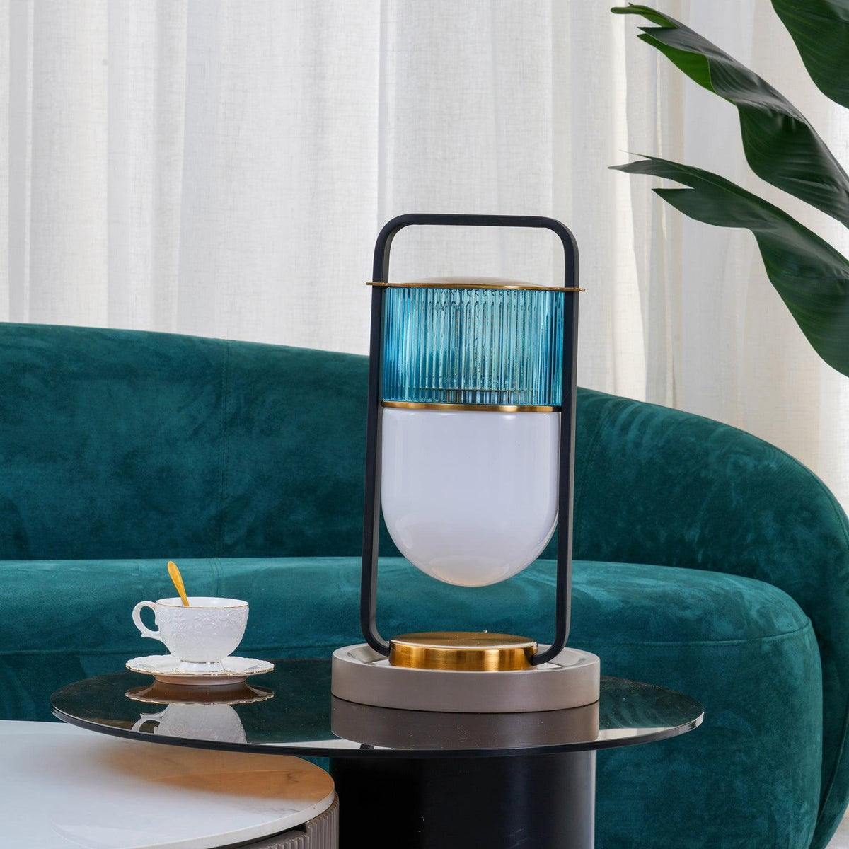 Candeeiro de mesa artístico Kiorven em vidro