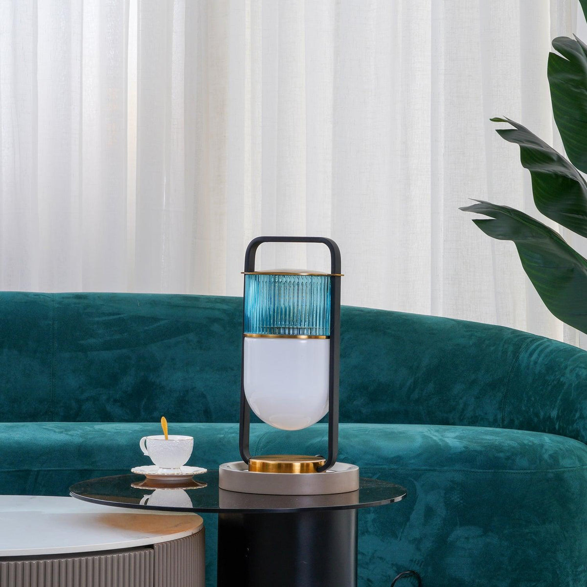 Candeeiro de mesa artístico Kiorven em vidro