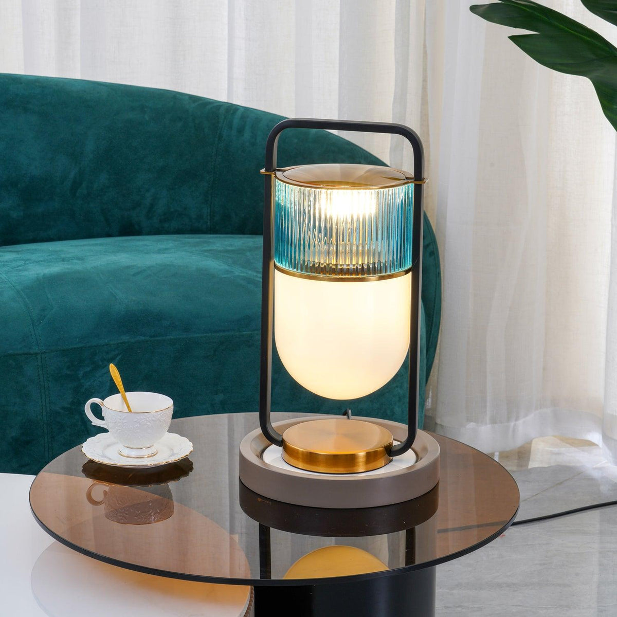 Candeeiro de mesa artístico Kiorven em vidro