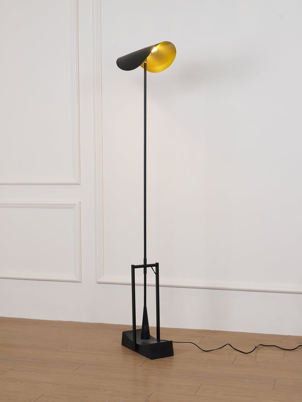 Teriisina golvlampa