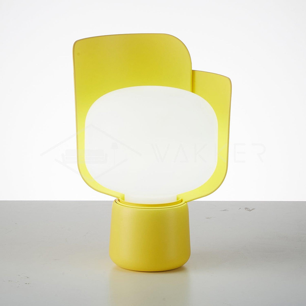 Zuri minimalistisk bordslampa i plast