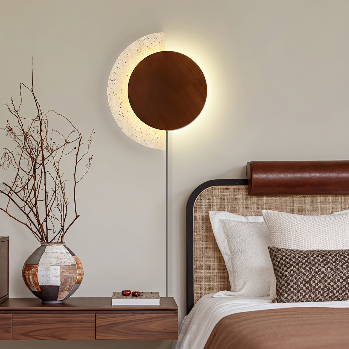 Crescent Halo plug-in-vägglampa