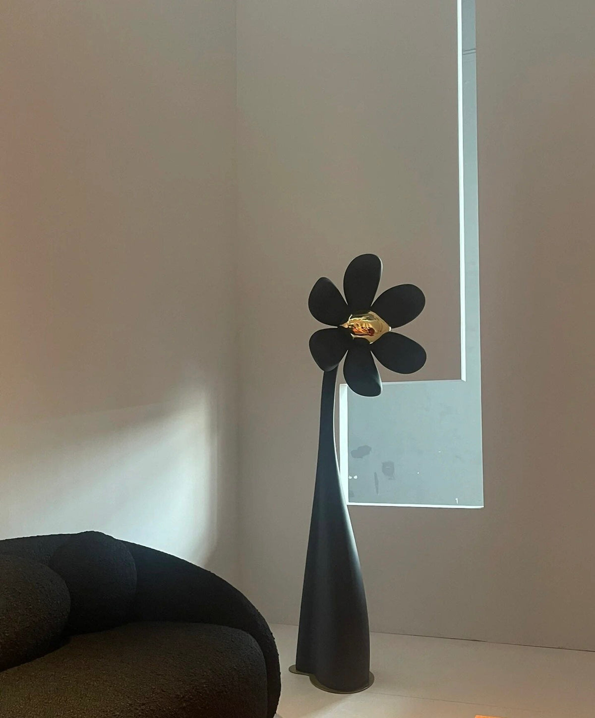 Renoria skulptural golvlampa