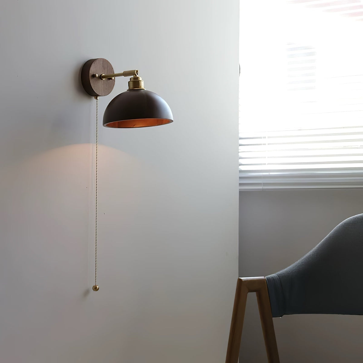 Arsole traditionell elegant vägglampa i mässing med dragströmbrytare