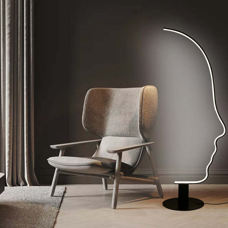 Arisha modern bågformad golvlampa med profil av ett människ ansikte, svart, metall/silikon