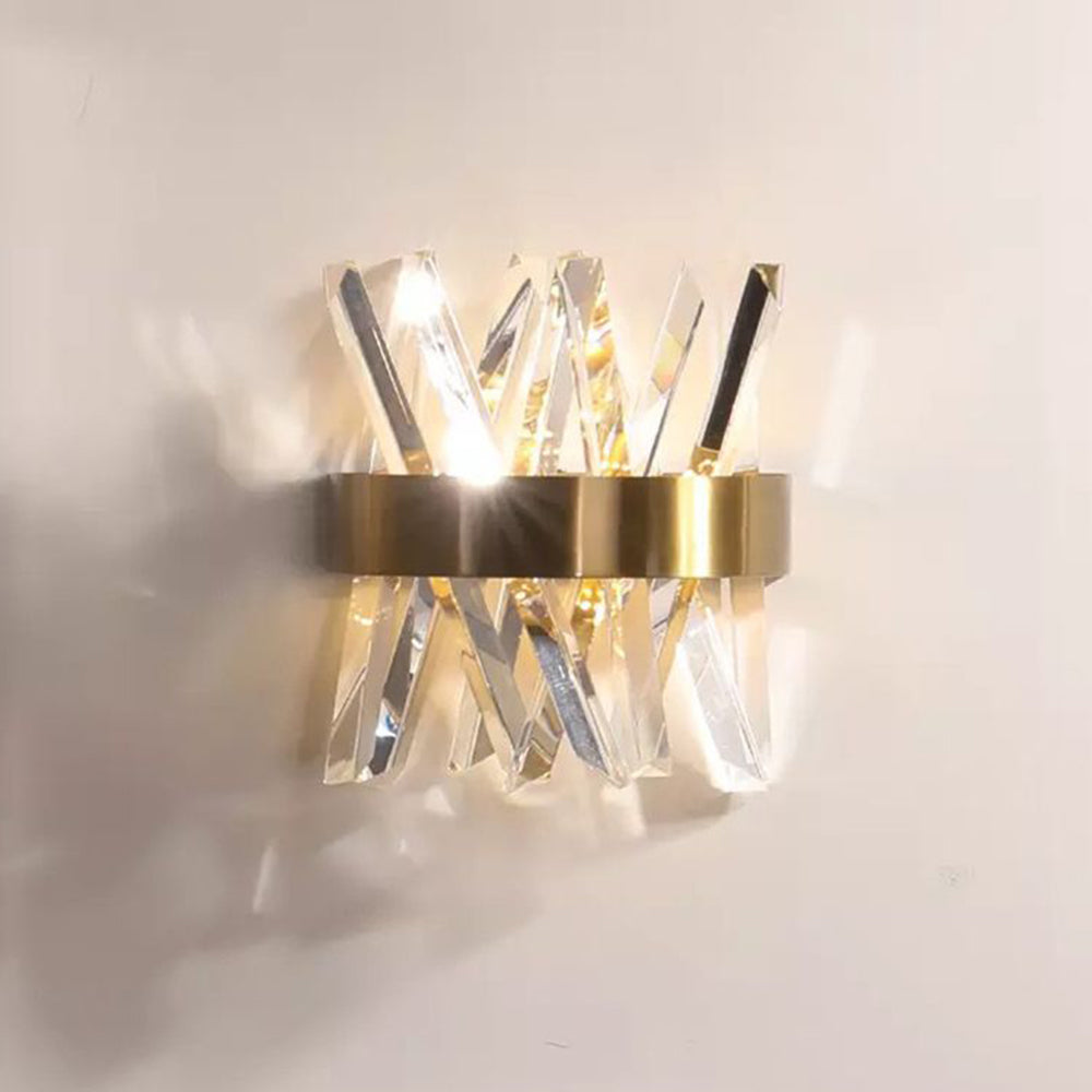 Kristy dekorativ geometrisk vägglampa av kristall/metall, guld