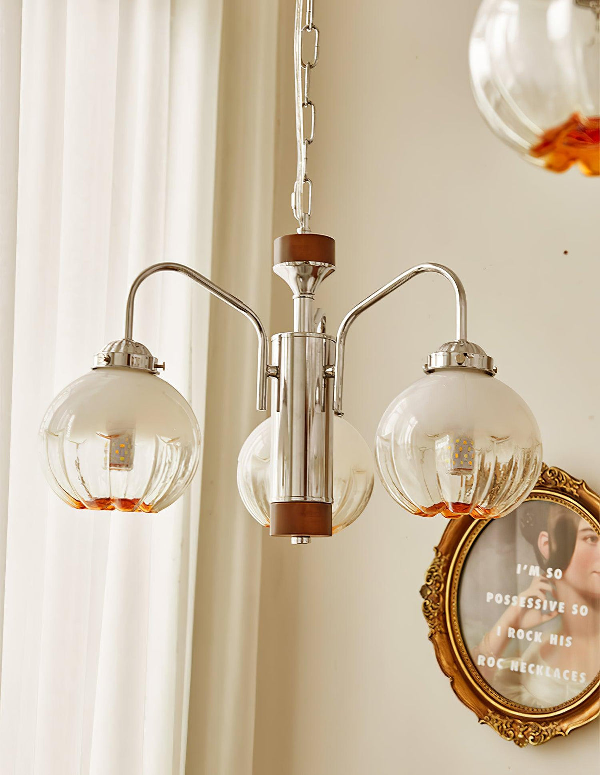 Lustre de vidro e nogueira, nórdico, artístico e com flores Ulliria