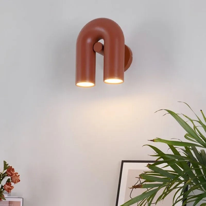 Arisha U-muotoiltu LED-metalliseinävalaisin, musta/sininen/harmaa/punainen, makuuhuoneeseen