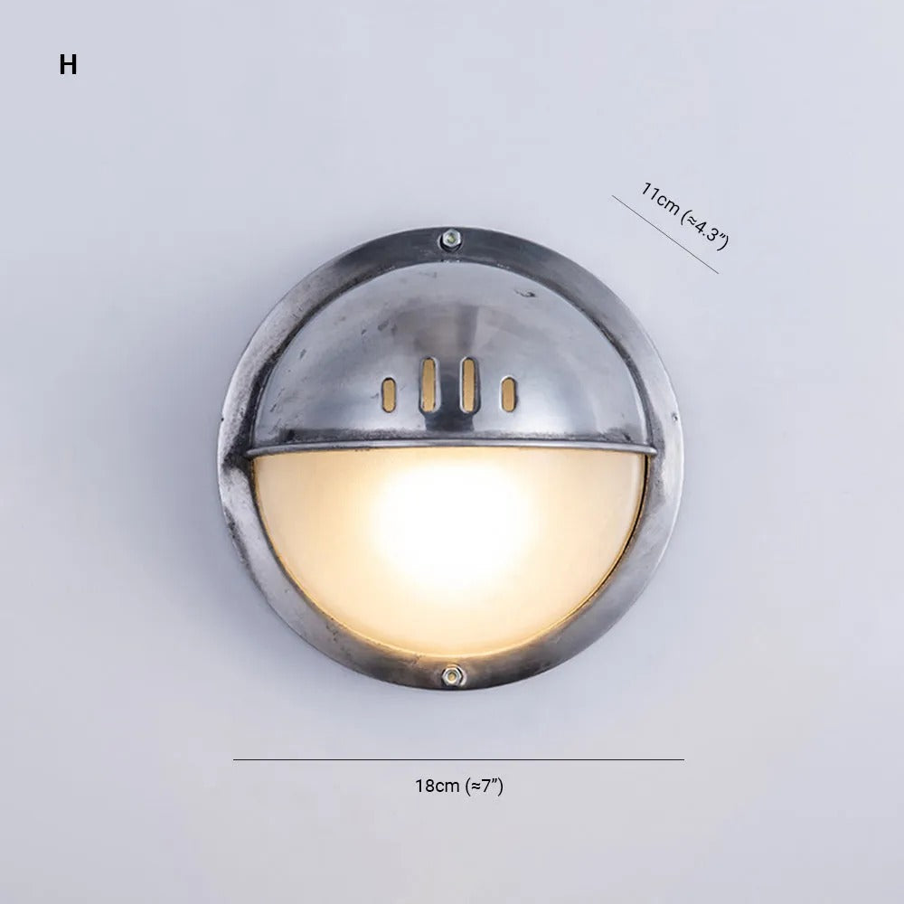 Wyre-geometrinen moderni metallinen ja lasinen ulkoseinävalaisin