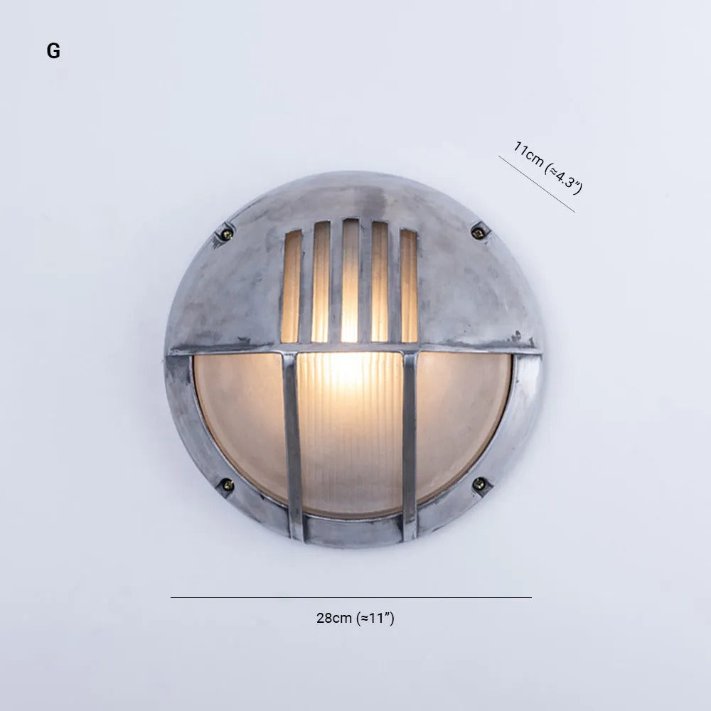 Wyre-geometrinen moderni metallinen ja lasinen ulkoseinävalaisin