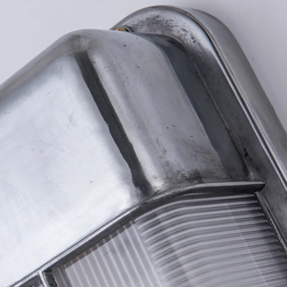 Wyre-geometrinen moderni metallinen ja lasinen ulkoseinävalaisin