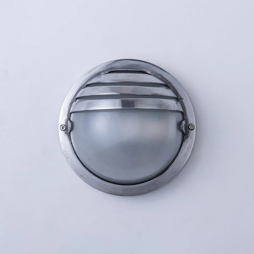 Wyre-geometrinen moderni metallinen ja lasinen ulkoseinävalaisin