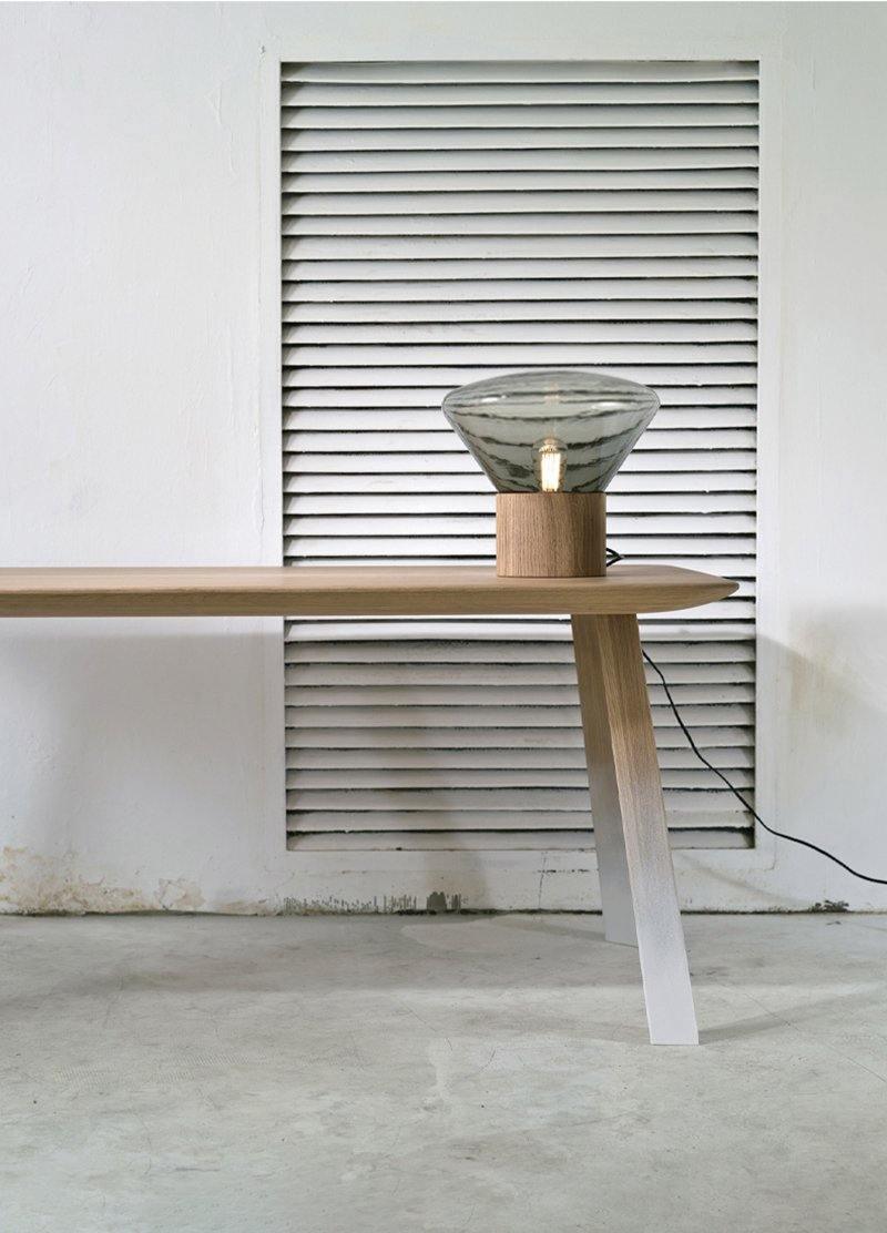 Candeeiro de mesa minimalista em madeira Sylirella