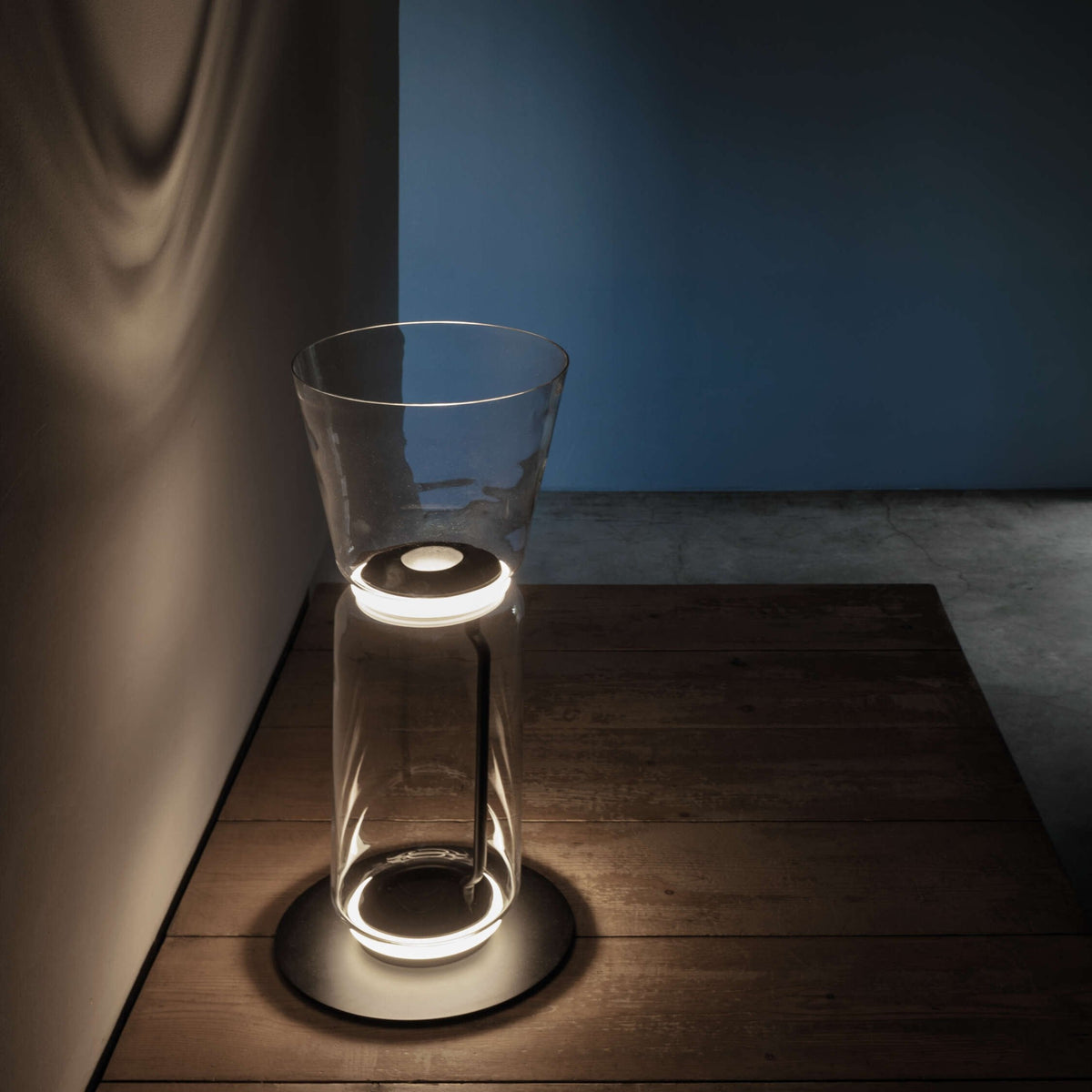 Cyrilys golvlampa i bambu och glas