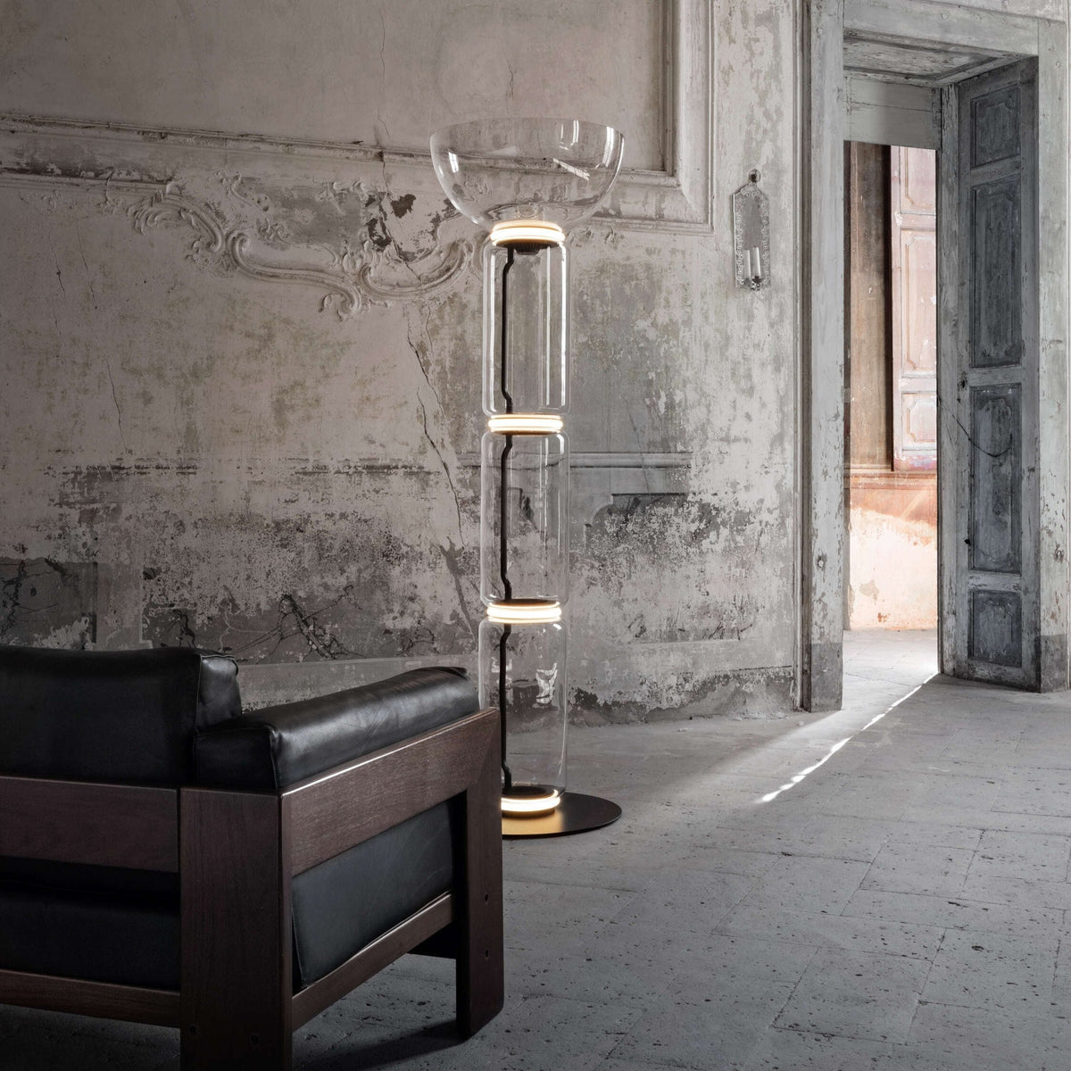 Cyrilys golvlampa i bambu och glas