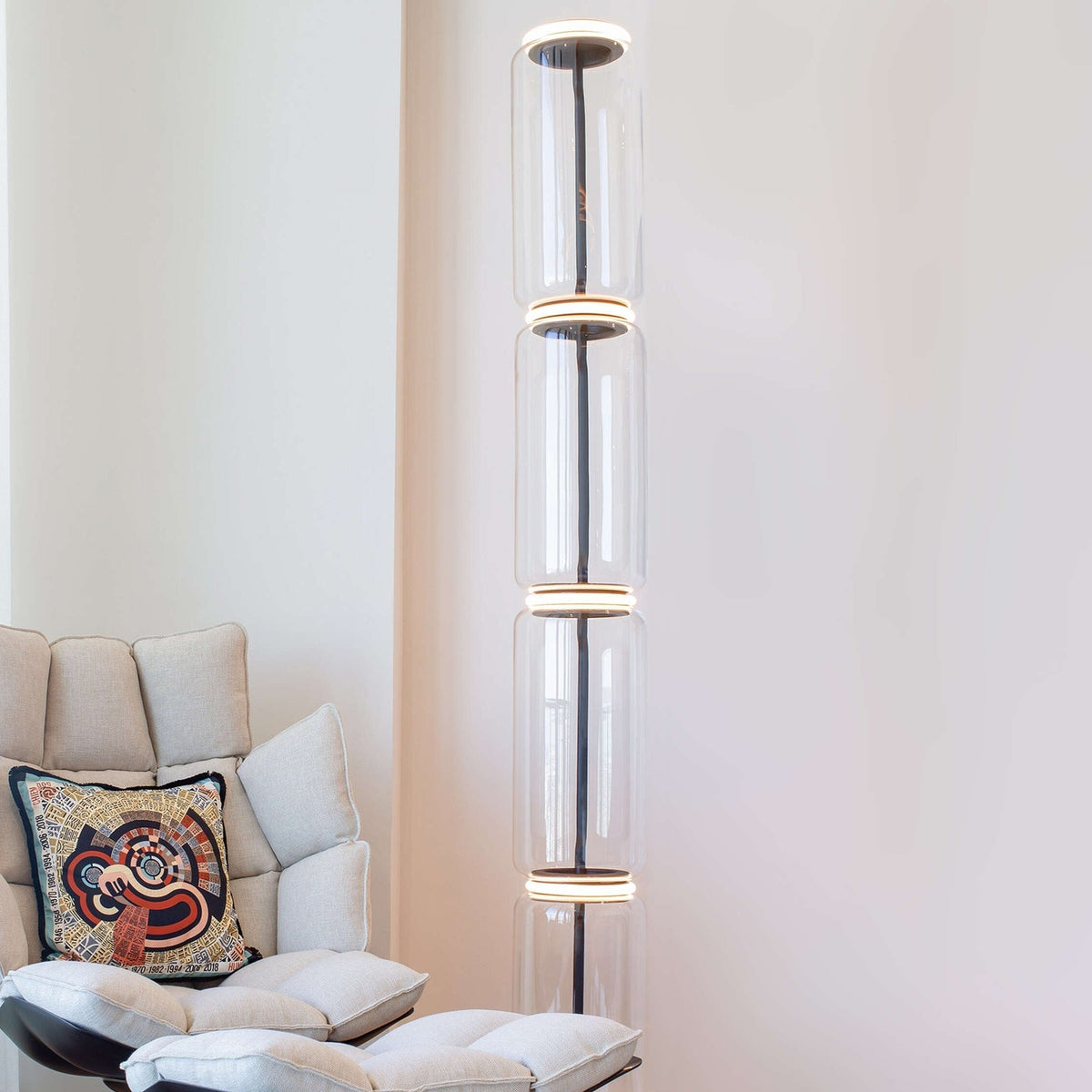 Cyrilys golvlampa i bambu och glas