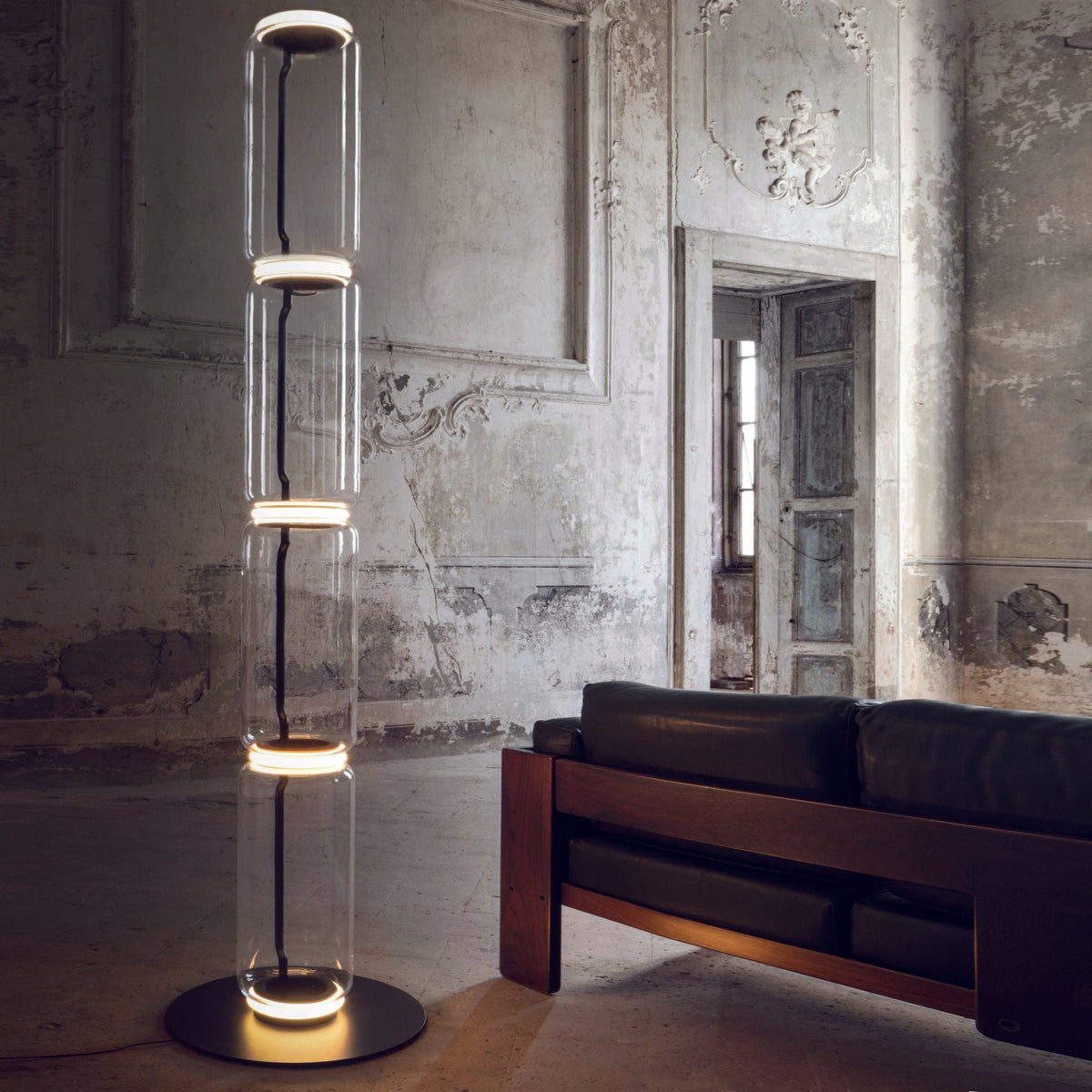 Cyrilys golvlampa i bambu och glas