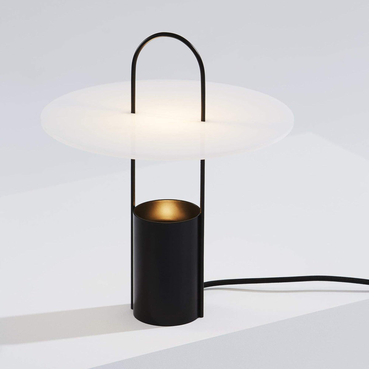 Hattie moderne bordlampe