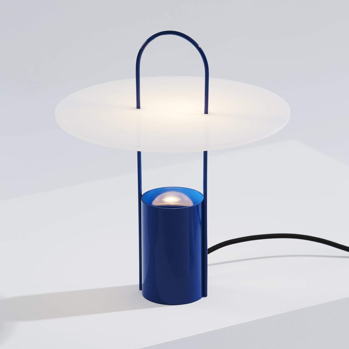 Hattie moderne bordlampe