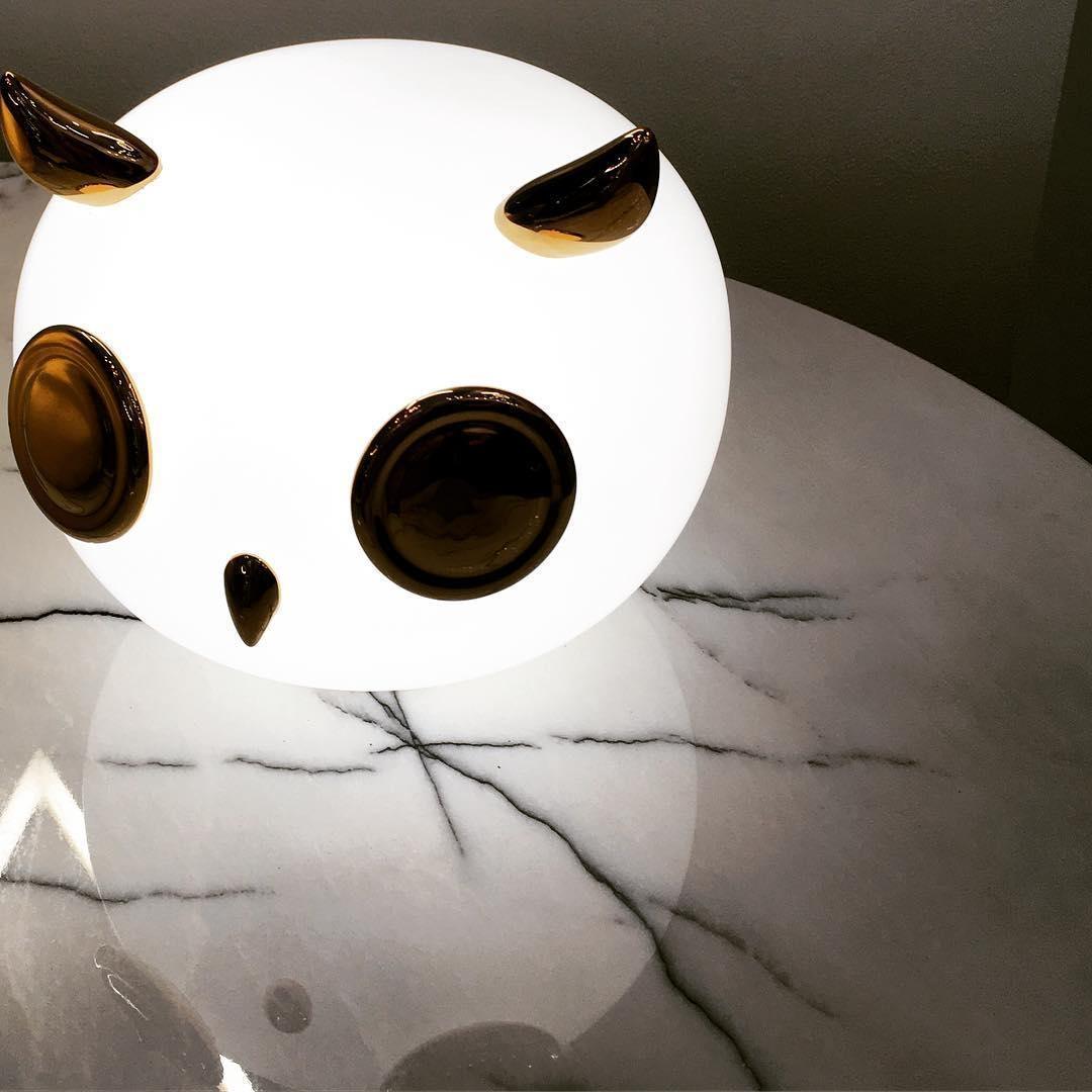 Candeeiro de mesa Marvelian extravagante