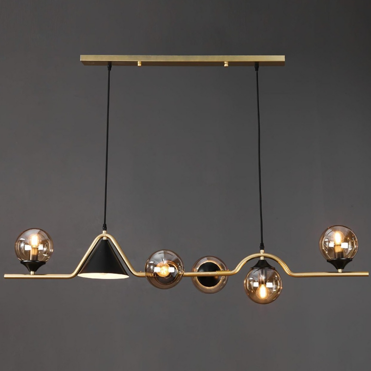 Arisha Modern LED-riippuvalaisin, mustaa/kullanväristä lasia, olohuoneeseen/makuuhuoneeseen