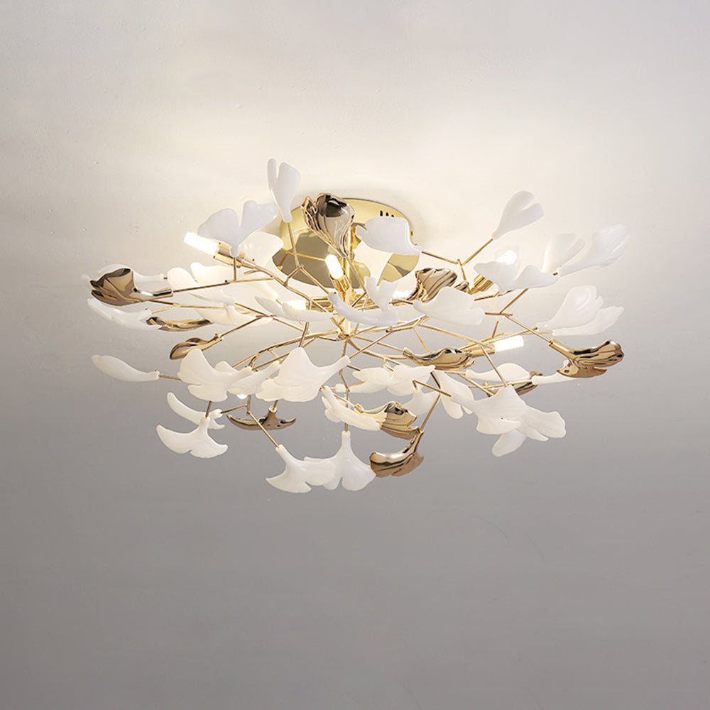 Olivia elegant taklampa med bladmotiv i keramik/metall, guld